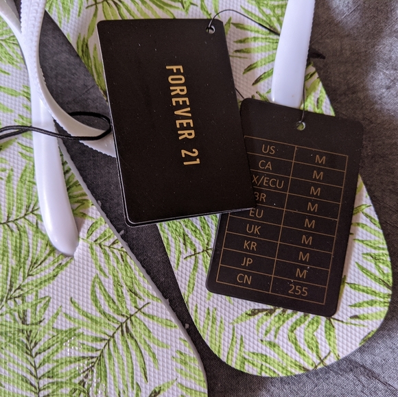 π΄ NWT F21 Palm Leaf Flip Flops π΄ - Picture 6 of 8